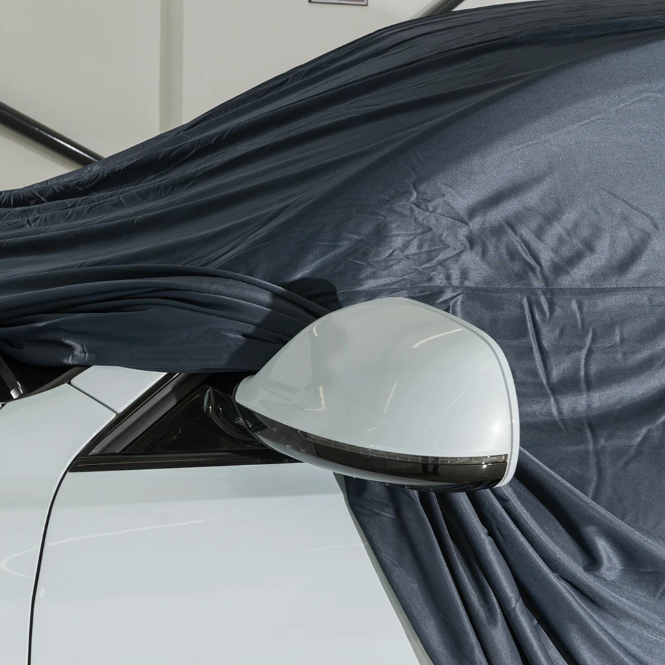 Indoor Black Mercedes Benz Premium Showroom Reveal Car Cover Reveals 700x450 cm
