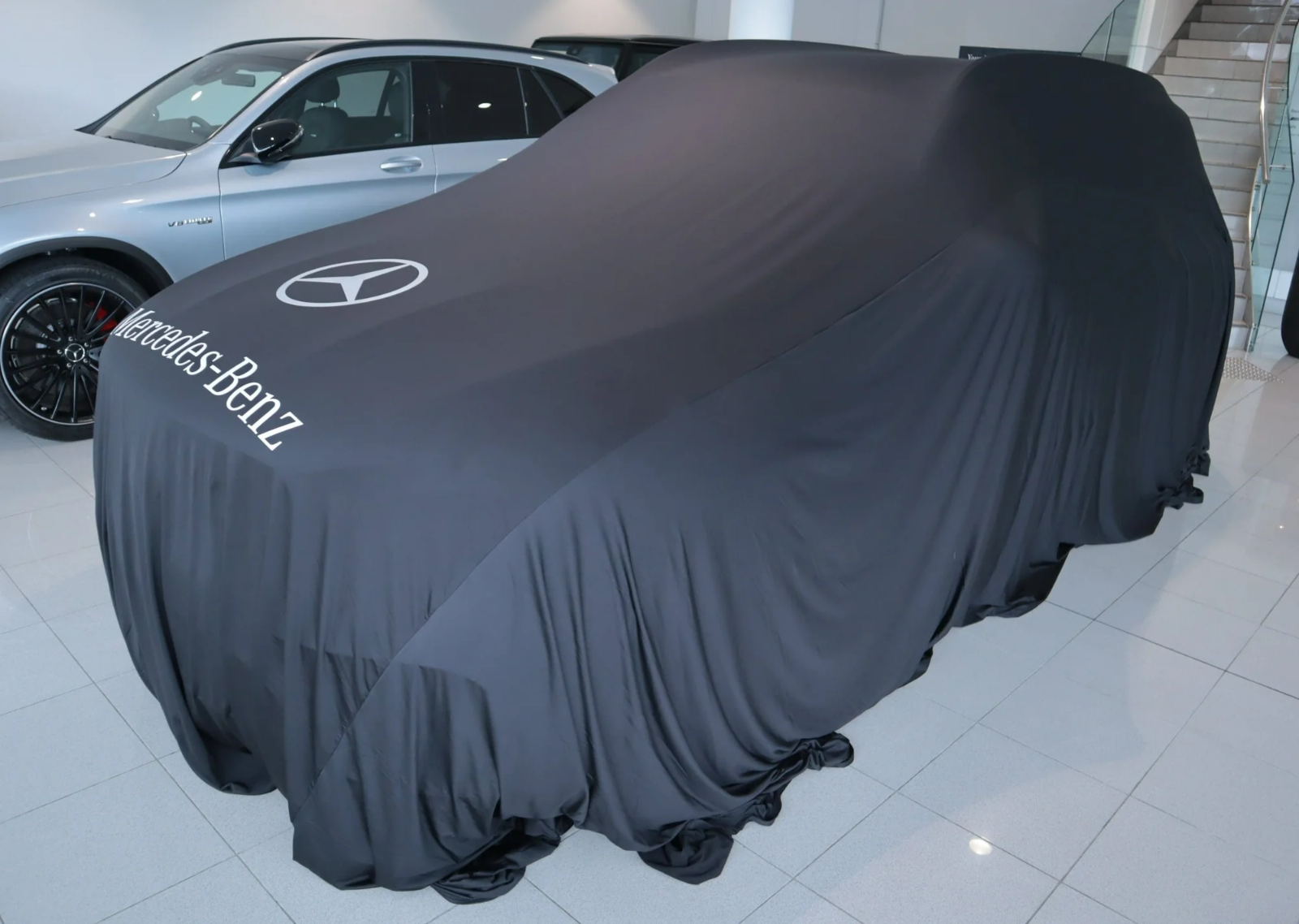 Indoor Black Mercedes Benz Premium Showroom Reveal Car Cover Reveals 700x450 cm